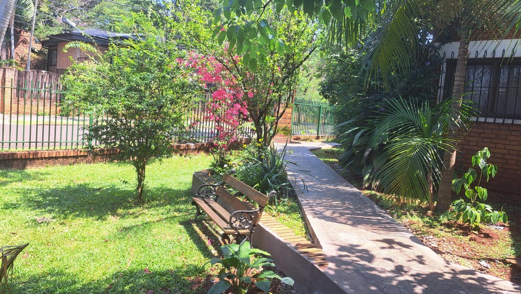 Hospedaje Los Vencejos Puerto Iguazu Exterior photo
