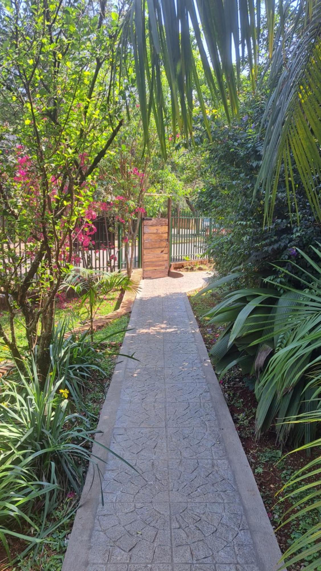 Hospedaje Los Vencejos Puerto Iguazu Exterior photo